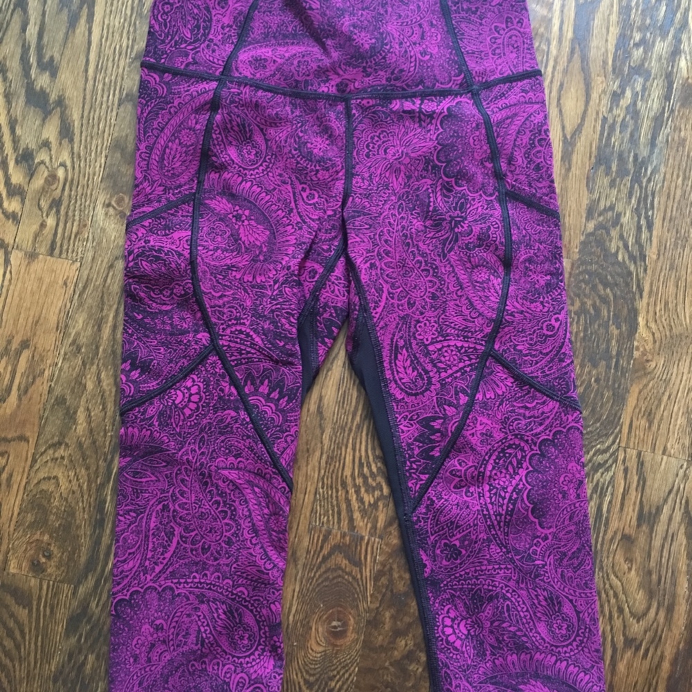 Paisley Lululemon Cropped Tights - size 4